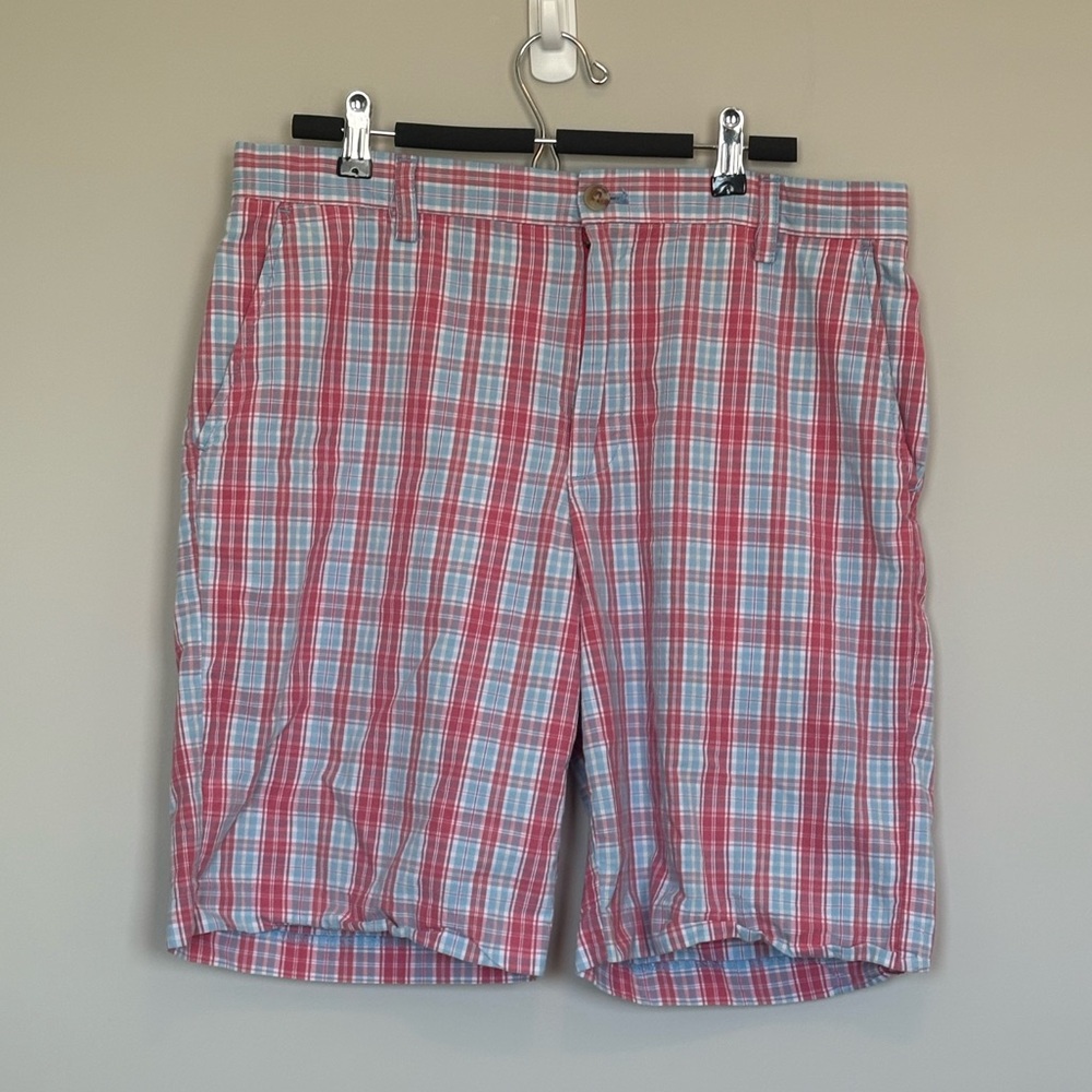 Izod women’s golf shorts. Tagged size 34 waist